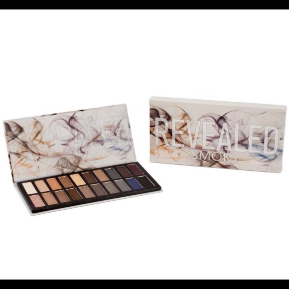 Revealed Smoky pallette - Picture 2 of 5